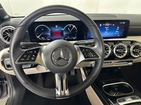 Used 2024 Mercedes-Benz CLA 250 4MATIC image 14