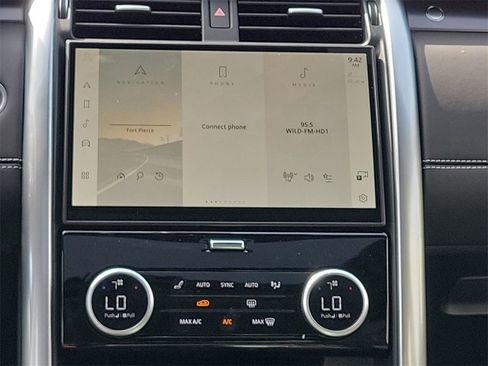 New 2025 Land Rover Discovery Metropolitan Edition image 21