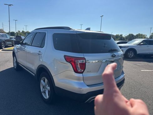 Used 2016 Ford Explorer XLT AWD/4WD image 5