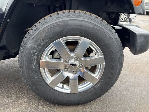Used 2017 Jeep Wrangler Unlimited Sahara w/ Max Tow Package image 28