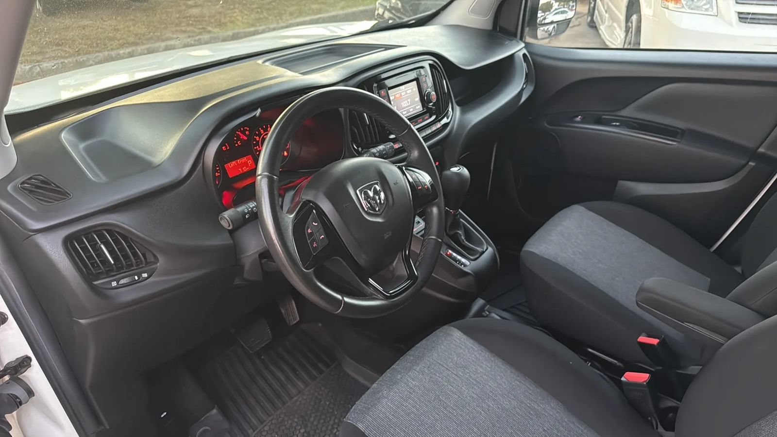 Used 2019 RAM ProMaster City Tradesman SLT FWD image 11