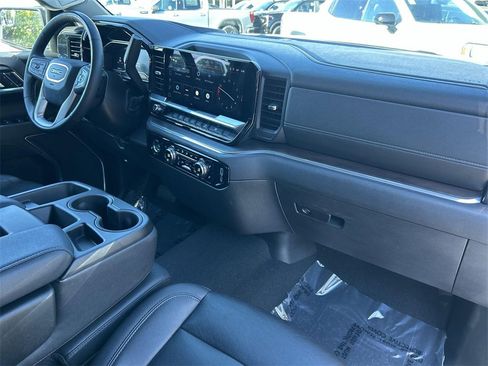 Used 2024 GMC Sierra 1500 SLT image 34
