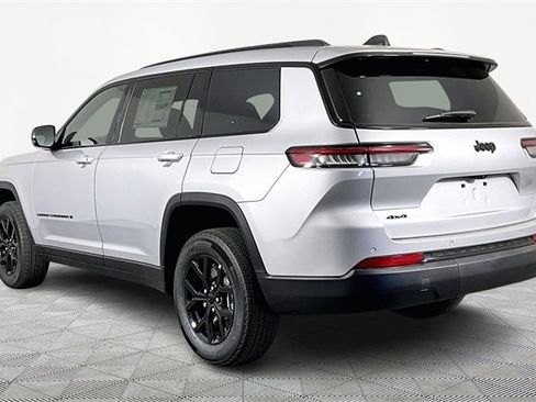 New 2025 Jeep Grand Cherokee L Laredo image 4