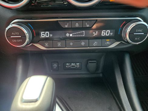 Used 2024 Nissan Sentra SR w/ SR Premium Package FWD image 28
