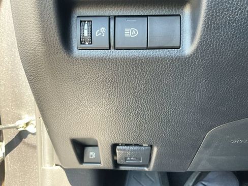 Used 2022 Toyota RAV4 LE AWD/4WD image 27