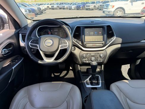 Used 2017 Jeep Cherokee Limited FWD image 7