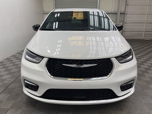 Used 2025 Chrysler Pacifica Select FWD image 9