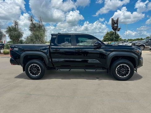 Used 2024 Toyota Tacoma TRD Off-Road w/ TRD Off Road Upgrade Package AWD/4WD image 2