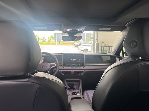 New 2026 Volkswagen Tiguan SE R-Line AWD/4WD image 16