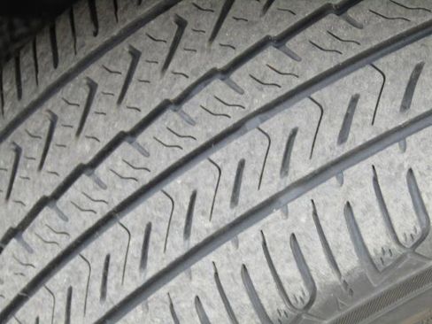 Used 2021 Toyota Prius XLE image 6