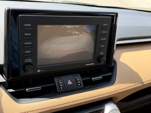 Used 2020 Toyota RAV4 XLE Premium FWD image 23