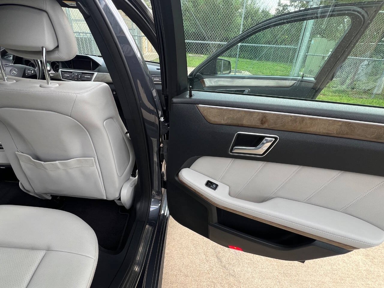 Used 2010 Mercedes-Benz E 350 Sedan image 32