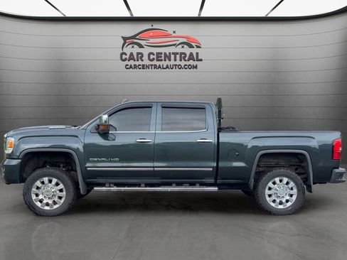 Used 2017 GMC Sierra 2500 Denali w/ Duramax Plus Package AWD/4WD image 2