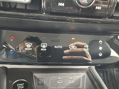 Used 2025 Nissan Kicks SR w/ Illumination Package image 27