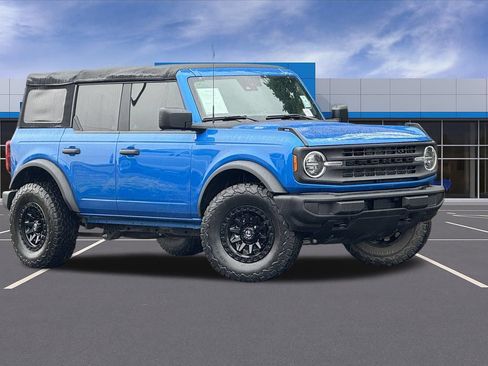 Used 2023 Ford Bronco 4-Door AWD/4WD image 2