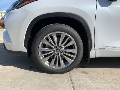 New 2026 Toyota Highlander Platinum AWD/4WD image 34