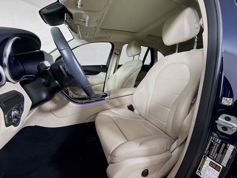 Used 2022 Mercedes-Benz GLC 300 GLC 300 image 11