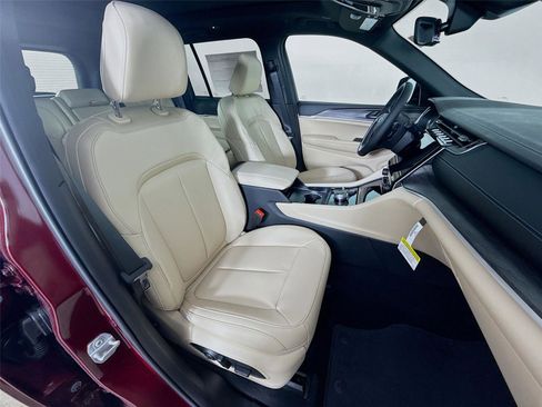 New 2025 Jeep Grand Cherokee Limited image 29