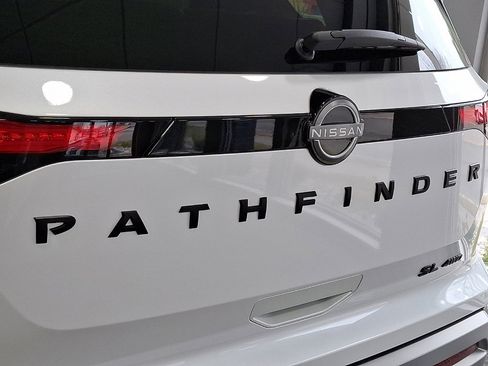 New 2025 Nissan Pathfinder SL w/ Black Appearance Package image 10