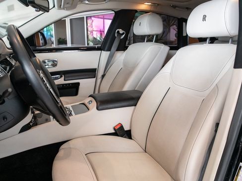 Used 2018 Rolls-Royce Ghost image 21