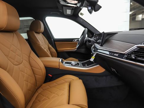 Used 2026 BMW X5 xDrive40i w/ M Sport Package image 30