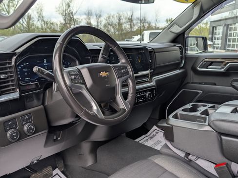 Used 2022 Chevrolet Silverado 1500 LT AWD/4WD image 15