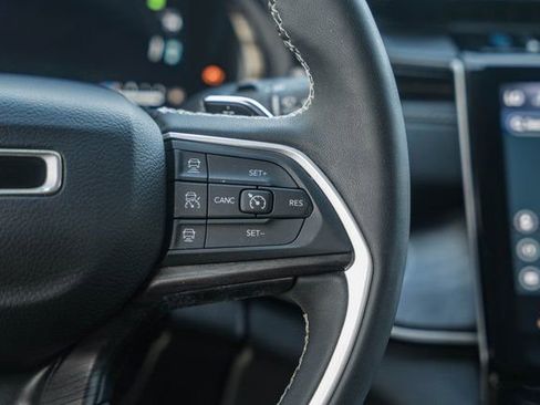 Used 2022 Jeep Grand Cherokee Limited 4xe image 37