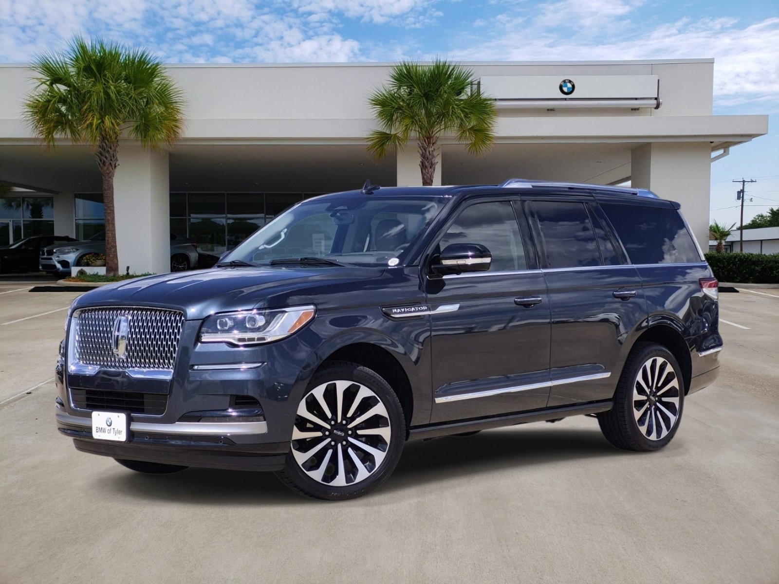 Used 2024 Lincoln Navigator Reserve AWD/4WD image 1