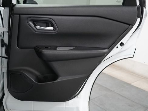 Used 2024 Nissan Rogue SV FWD image 23