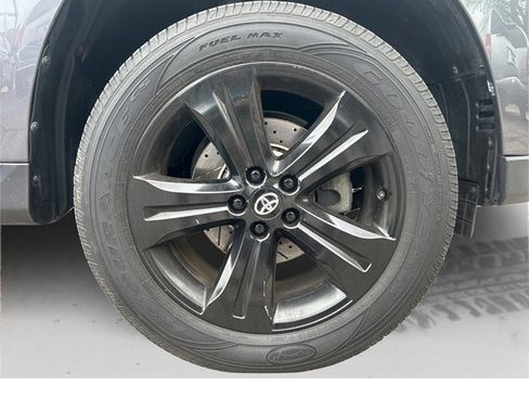 Used 2012 Toyota Highlander Limited w/ Tow Pkg AWD/4WD image 15