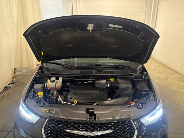 Used 2025 Chrysler Pacifica Select FWD image 8