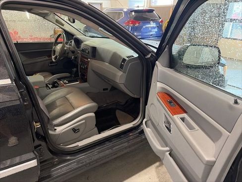 Used 2005 Jeep Grand Cherokee Limited image 14