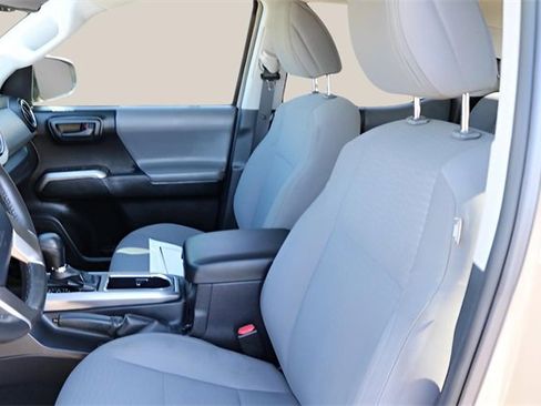 Used 2017 Toyota Tacoma SR5 image 12
