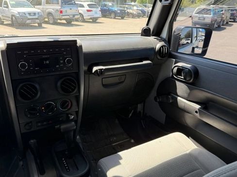 Used 2008 Jeep Wrangler Unlimited Rubicon w/ Dual Top Group AWD/4WD image 24