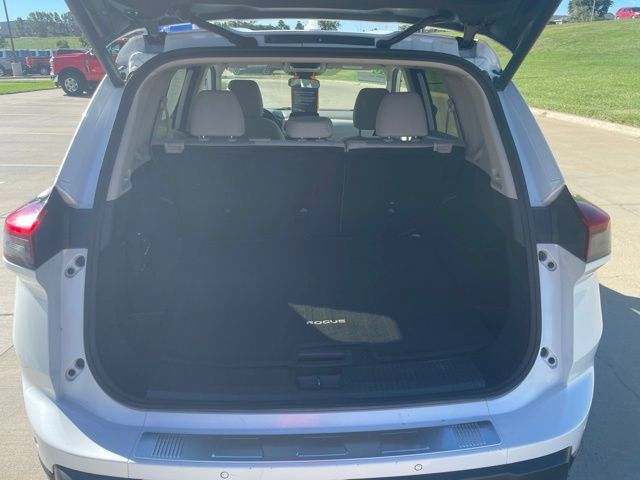 Used 2025 Nissan Rogue SV AWD/4WD image 20