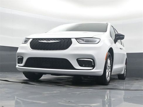 New 2026 Chrysler Pacifica Select image 45