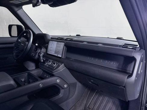 Certified 2024 Land Rover Defender 130 X-Dynamic SE AWD/4WD image 31