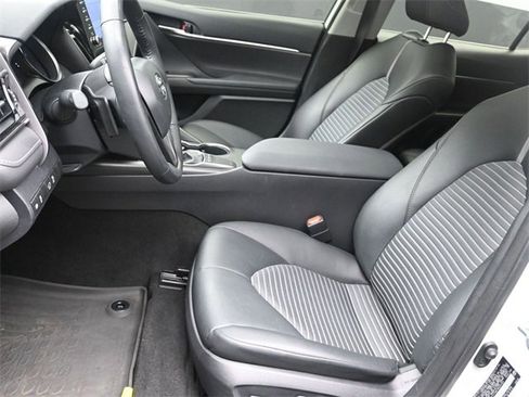 Used 2024 Toyota Camry SE image 18