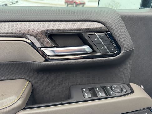 Used 2024 Chevrolet Silverado 1500 ZR2 w/ Technology Package image 20