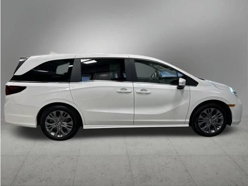 Certified 2026 Honda Odyssey Touring image 7