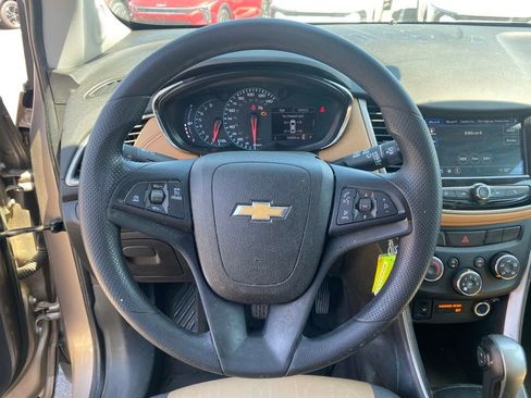 Used 2018 Chevrolet Trax LT image 12