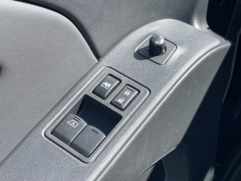 Used 2024 Nissan Frontier SV w/ SV Convenience Package image 12