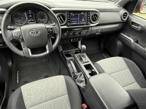 Used 2022 Toyota Tacoma TRD Sport image 2