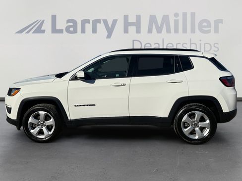 Used 2017 Jeep Compass Latitude image 2