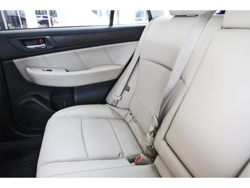 Used 2018 Subaru Outback 2.5i Limited AWD/4WD image 11