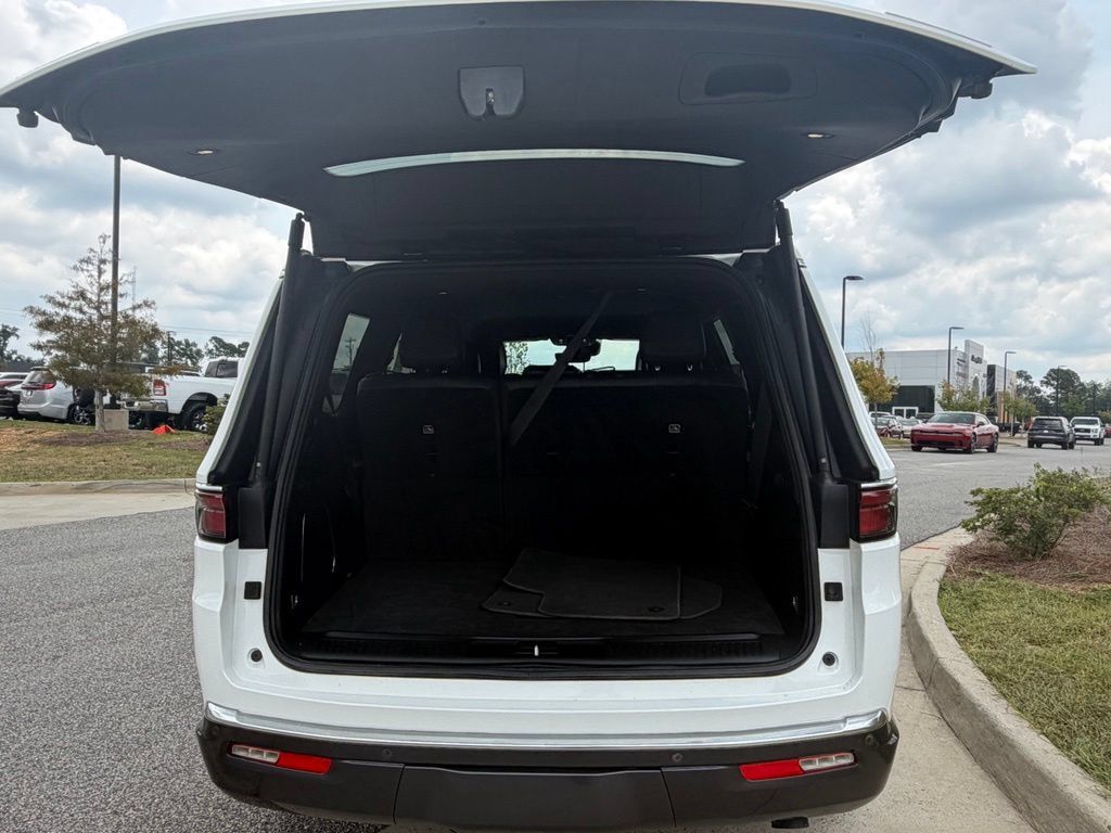 Used 2022 Jeep Wagoneer Series II AWD/4WD image 47