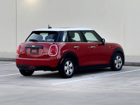 Used 2017 MINI Cooper 4-Door Hardtop FWD image 7