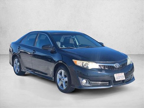 Used 2012 Toyota Camry SE image 3