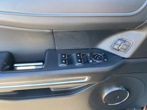 Used 2024 Ford Expedition Max XLT image 8