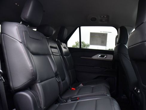 Certified 2025 Ford Explorer Active w/ Active Comfort Package AWD/4WD image 17